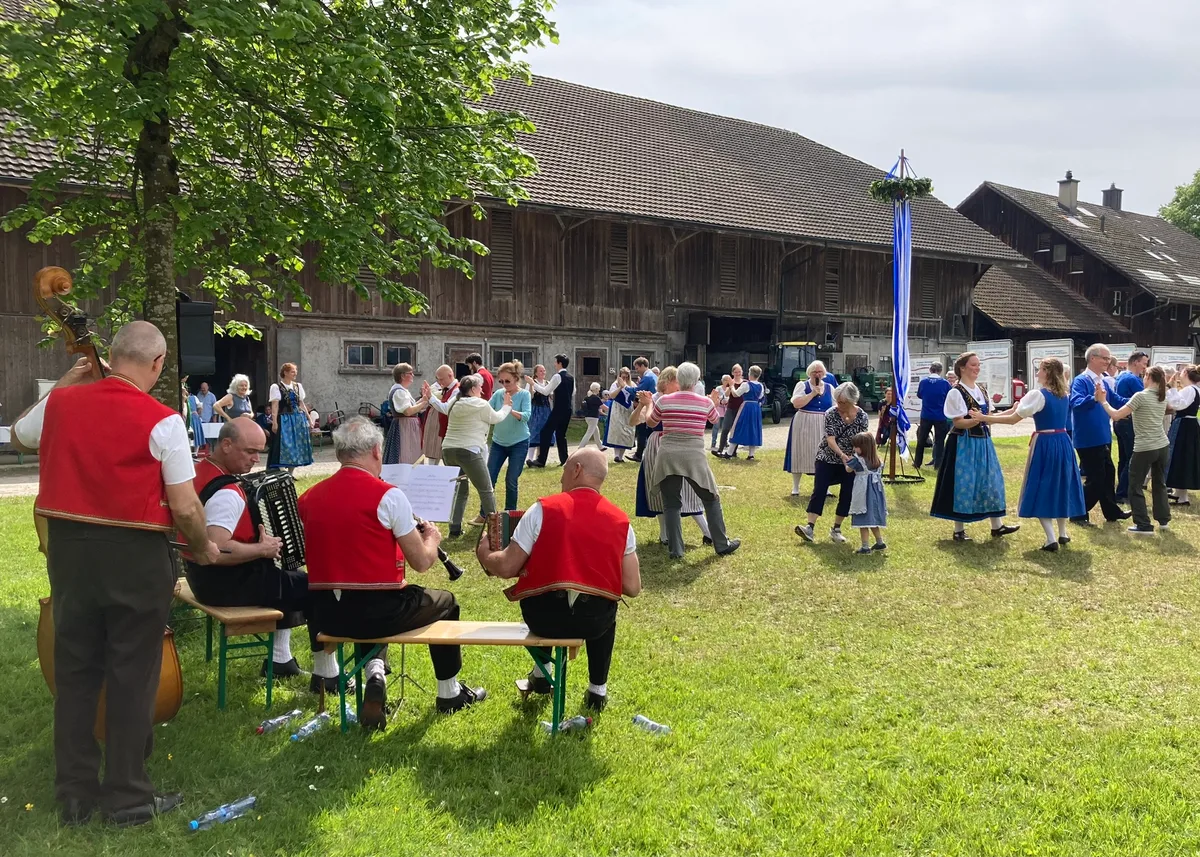 Impressionen vom Maibaumtreffen der Volkstanzgruppe am Bachtel beim Ritterhaus Bubikon am 21. Mai 2023.
